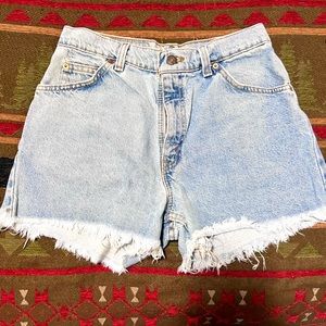 Women’s Levi’s 910 classic fit shorts size 11